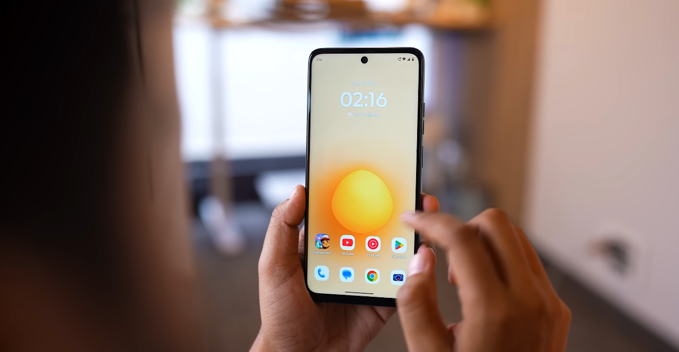 Moto G67 Power screen brightness and color accuracy tested