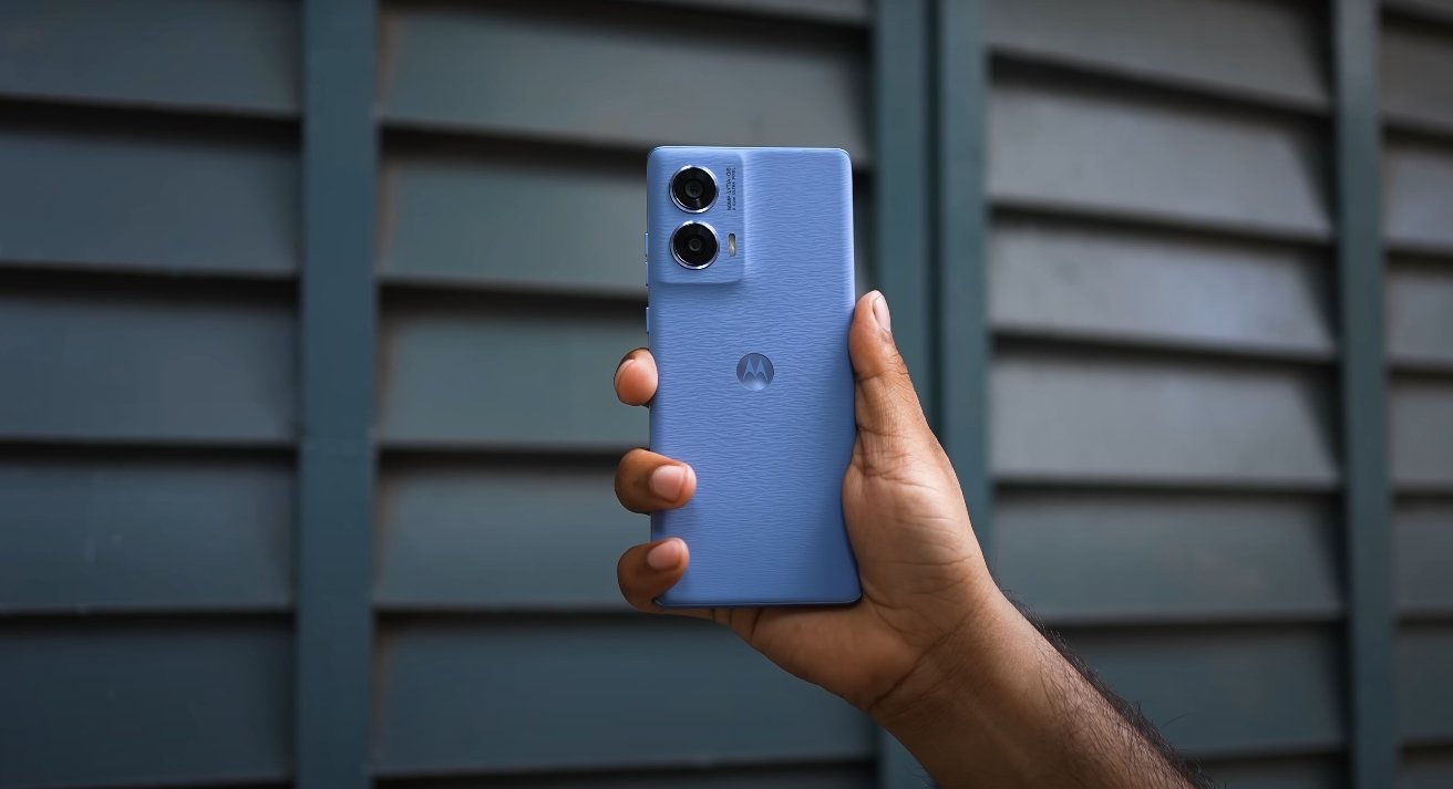 Moto G96 5G Software Experience with Hello UI