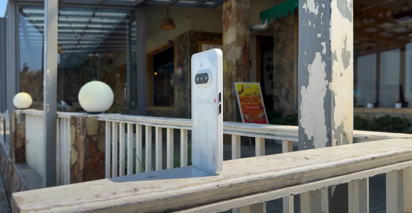 Nothing Phone 3A Lite vs Galaxy A15 5G display comparison