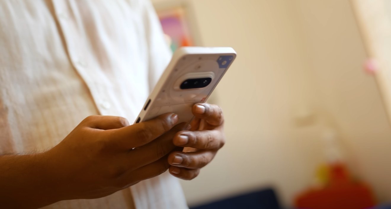 Nothing Phone 3A Lite vs iPhone SE 4 early comparison