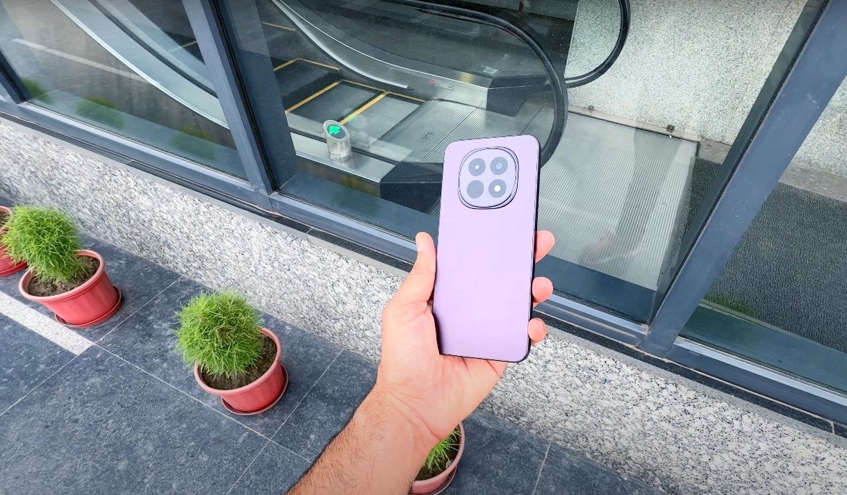 OPPO F29 Build Quality and Finish Better Than Expected