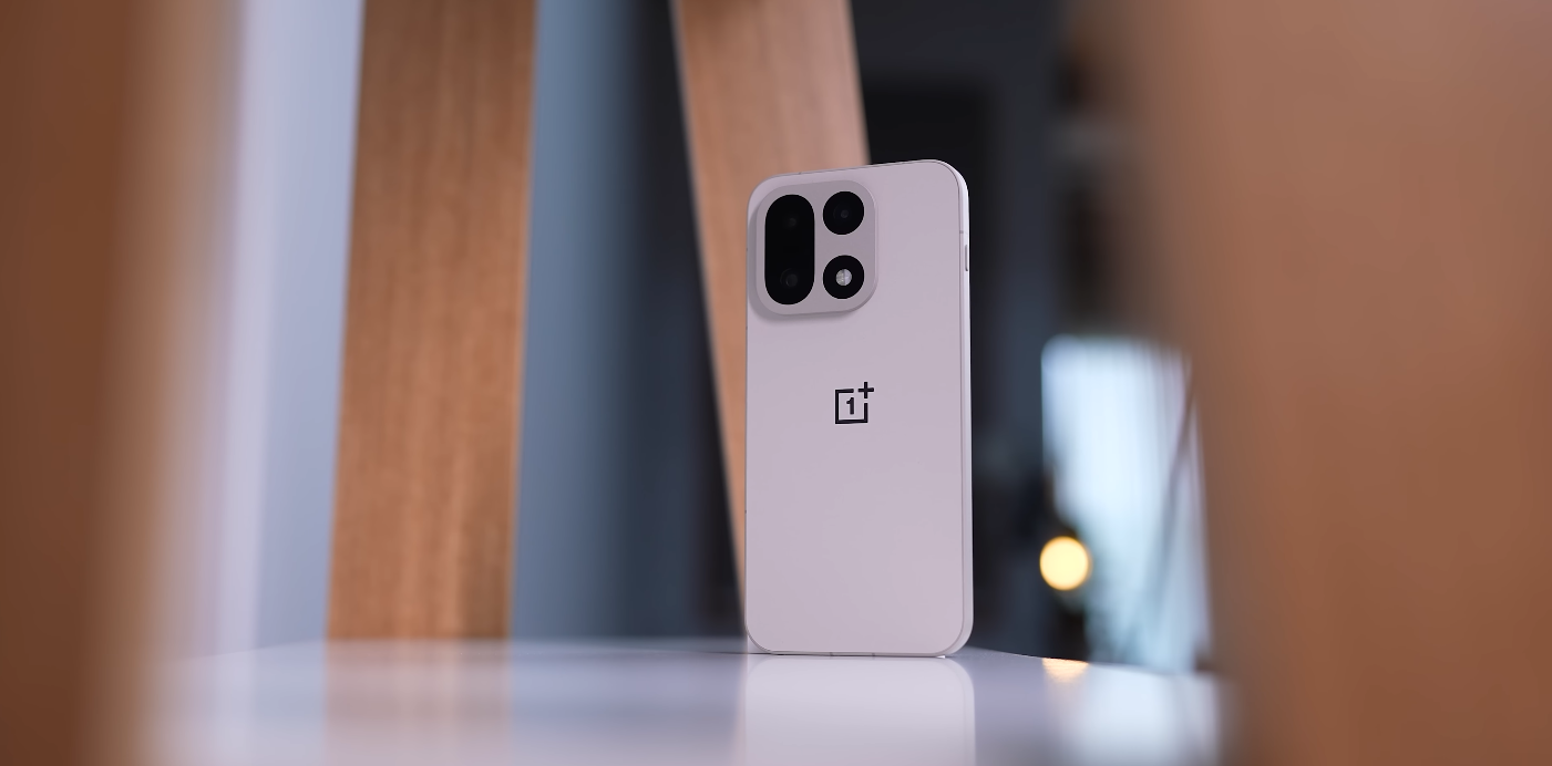 OnePlus 15 vs OnePlus 15 Pro — what’s the actual difference