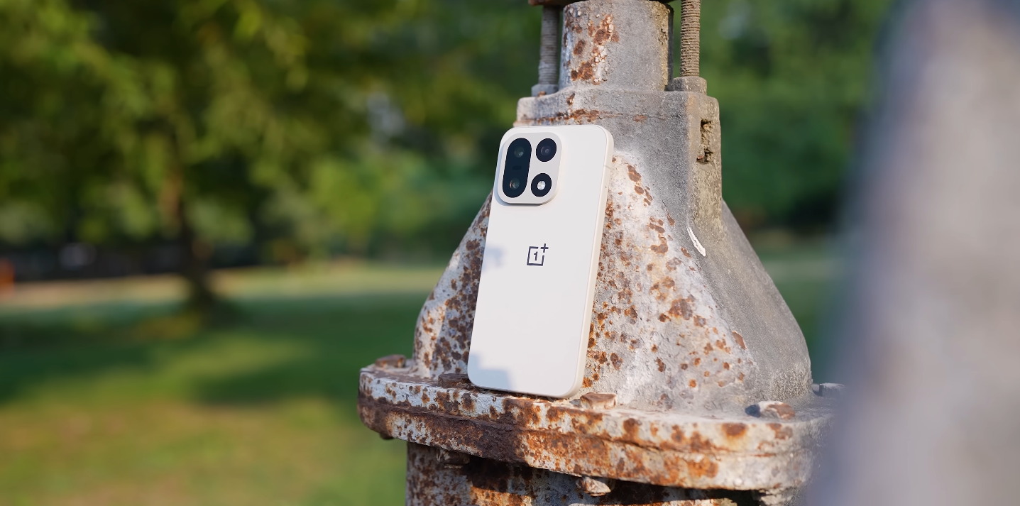 OnePlus 15 vs Poco F8 Pro — flagship muscle vs budget powerhouse