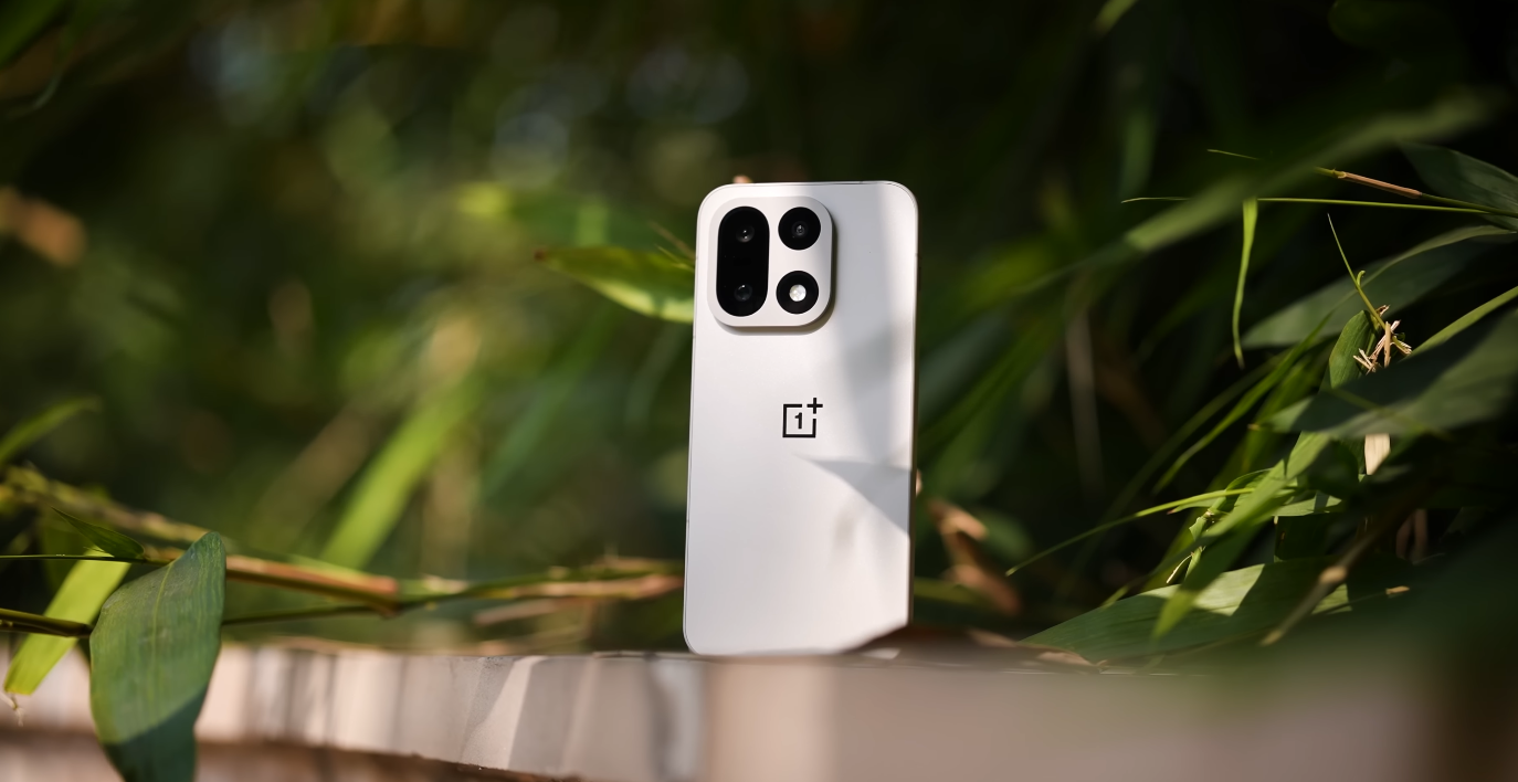 OnePlus 15 vs Redmi K90 Pro Max value flagship or true flagship