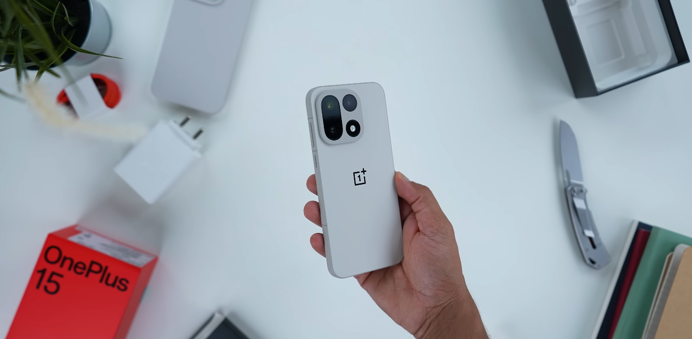 OnePlus 15 vs iPhone SE 4 — specs vs compact power