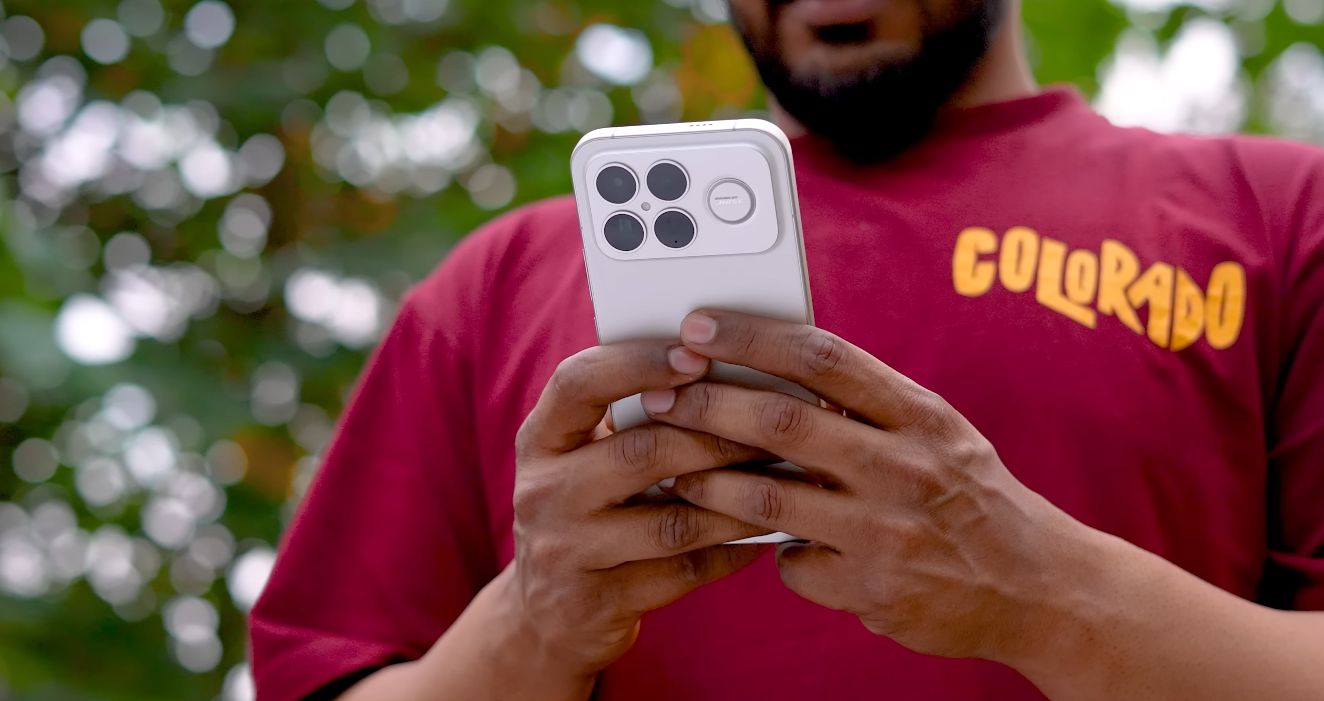 POCO F8 Pro display brightness test under UK sunlight