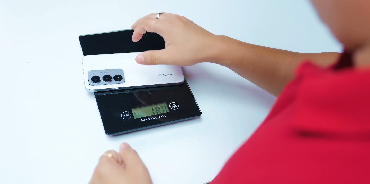 Redmi 15 screen curvature & design feel premium or gimmick