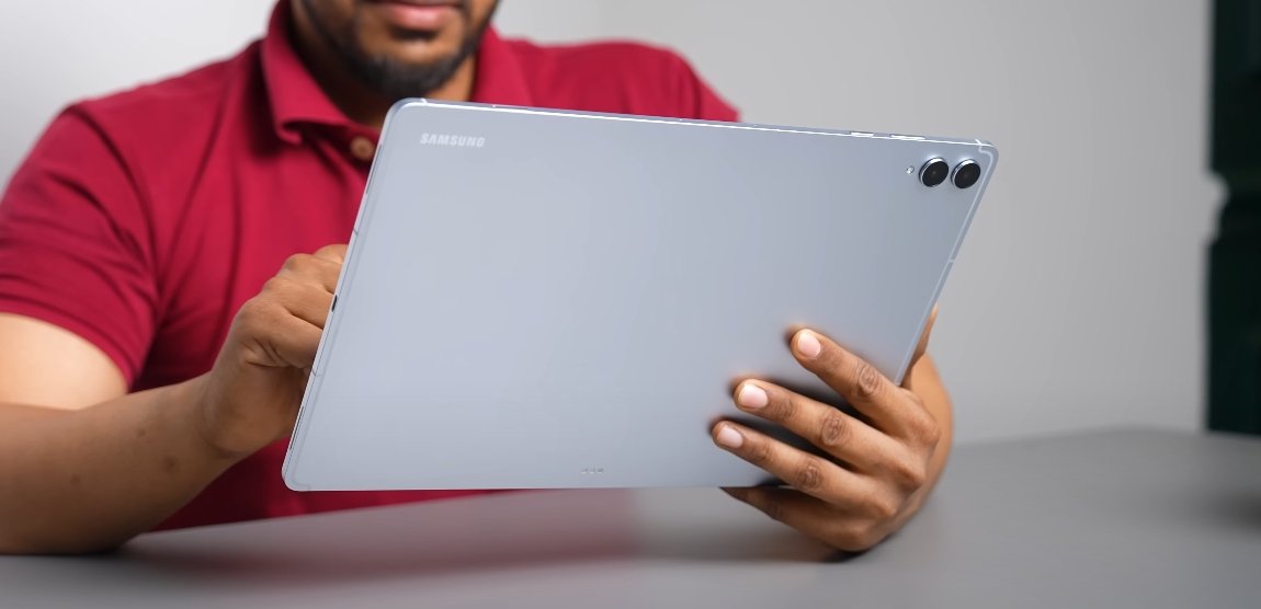 Samsung Galaxy Tab S11 Ultra charging adapter details