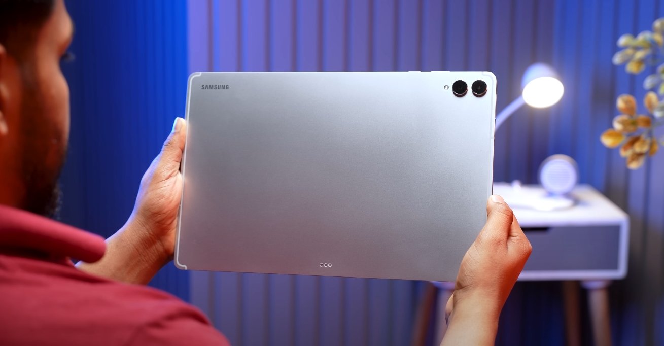 Samsung Galaxy Tab S11 Ultra vs Lenovo Tab Extreme
