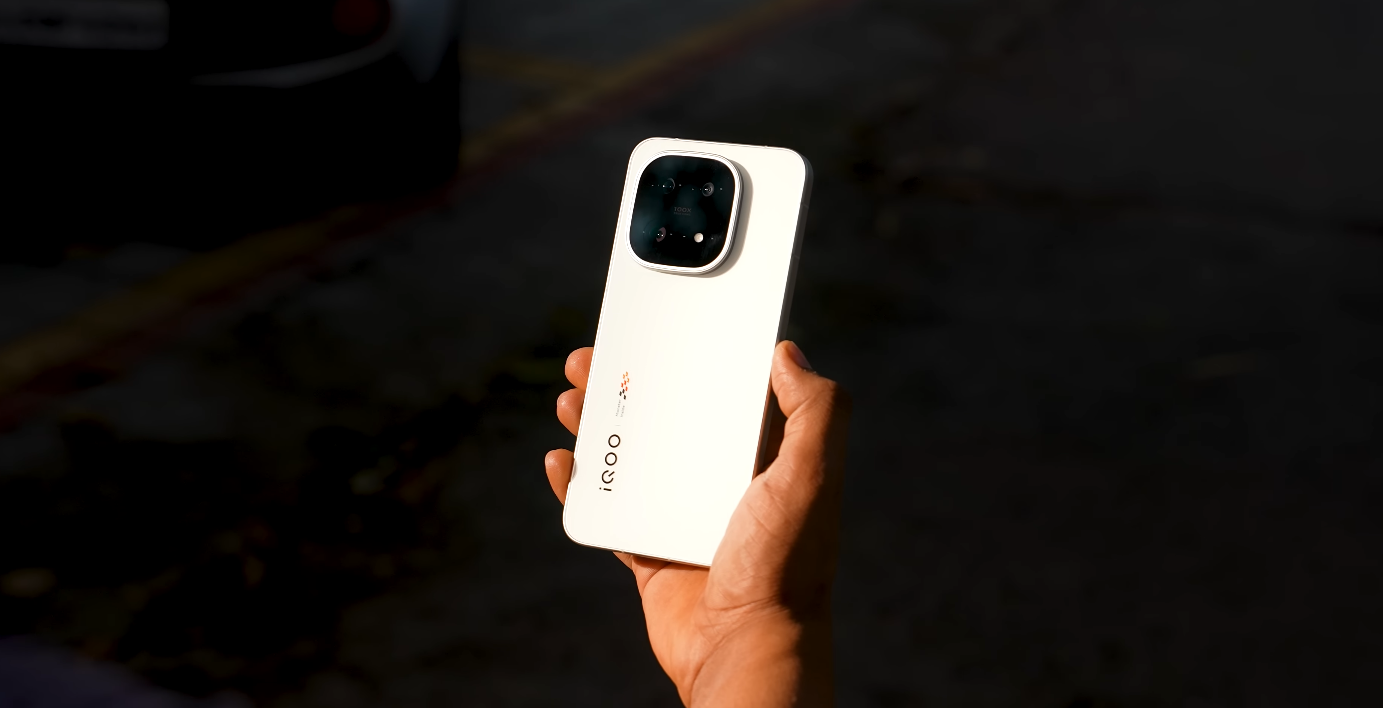 Tech stores in UAE hint at exclusive launch events for iQOO 15