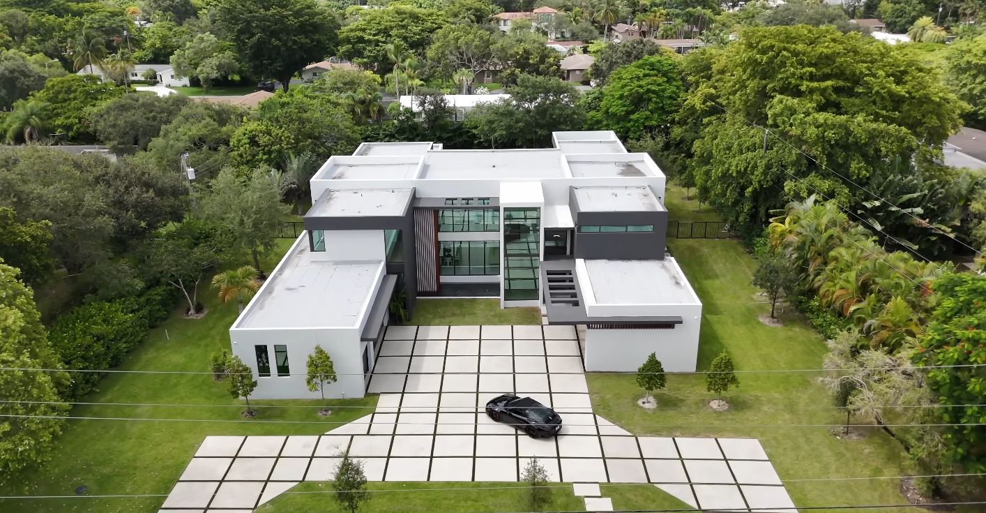 UK housing sees cautious activity as mortgage rates drift down