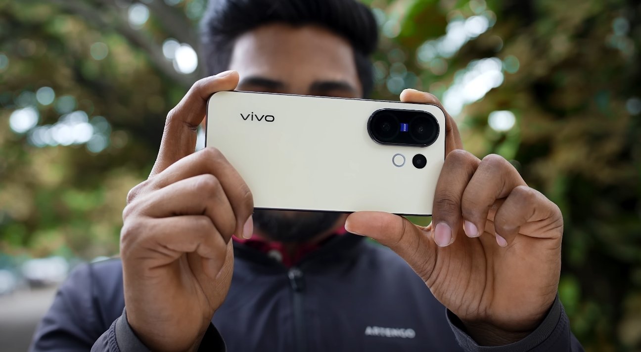 Vivo X300 FE design leak shows refined USA variant look