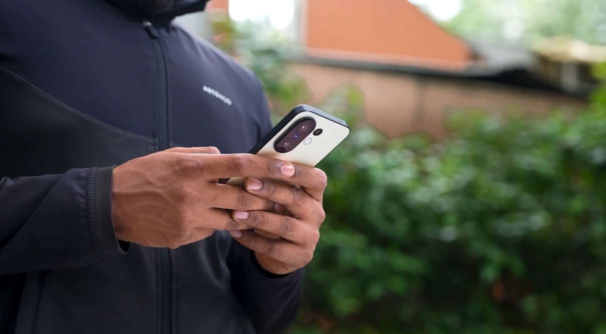 Vivo X300 FE display quality praised by USA reviewers