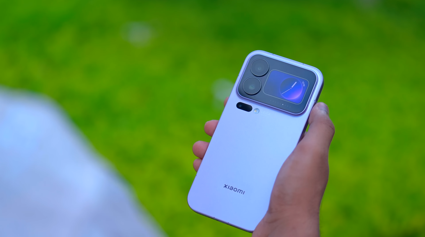 Xiaomi 17 Pro Max vs Samsung Galaxy Z Flip5 big screen vs foldable fun