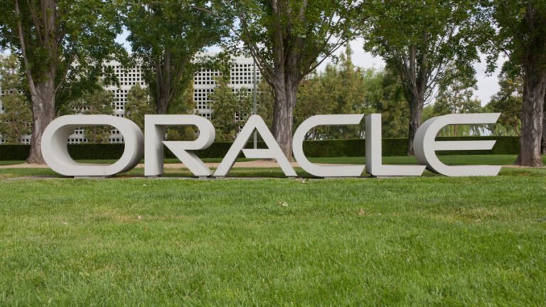 Oracle Shares Dip as Higher AI Spending Unveiled Amidst Growth