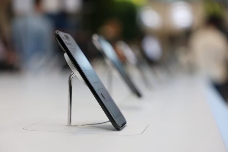 Apple Siri virtual assistant logo