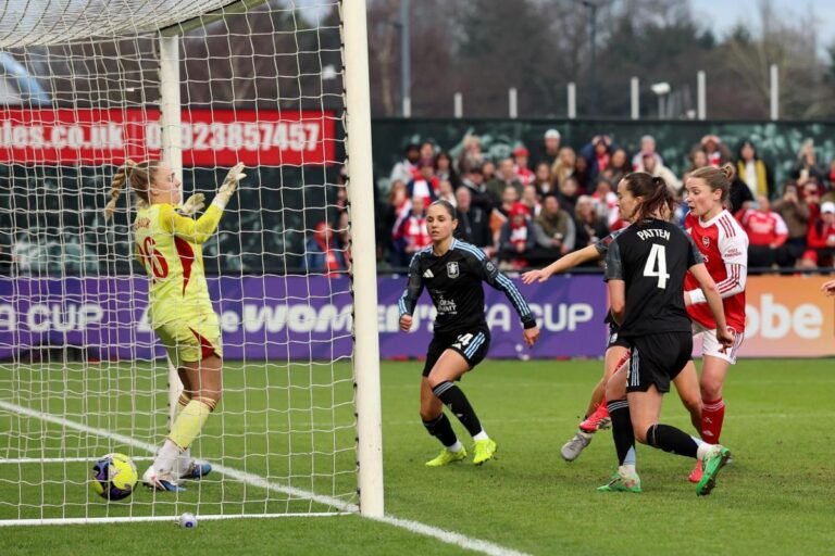 Arsenal players celebrating fa cup win